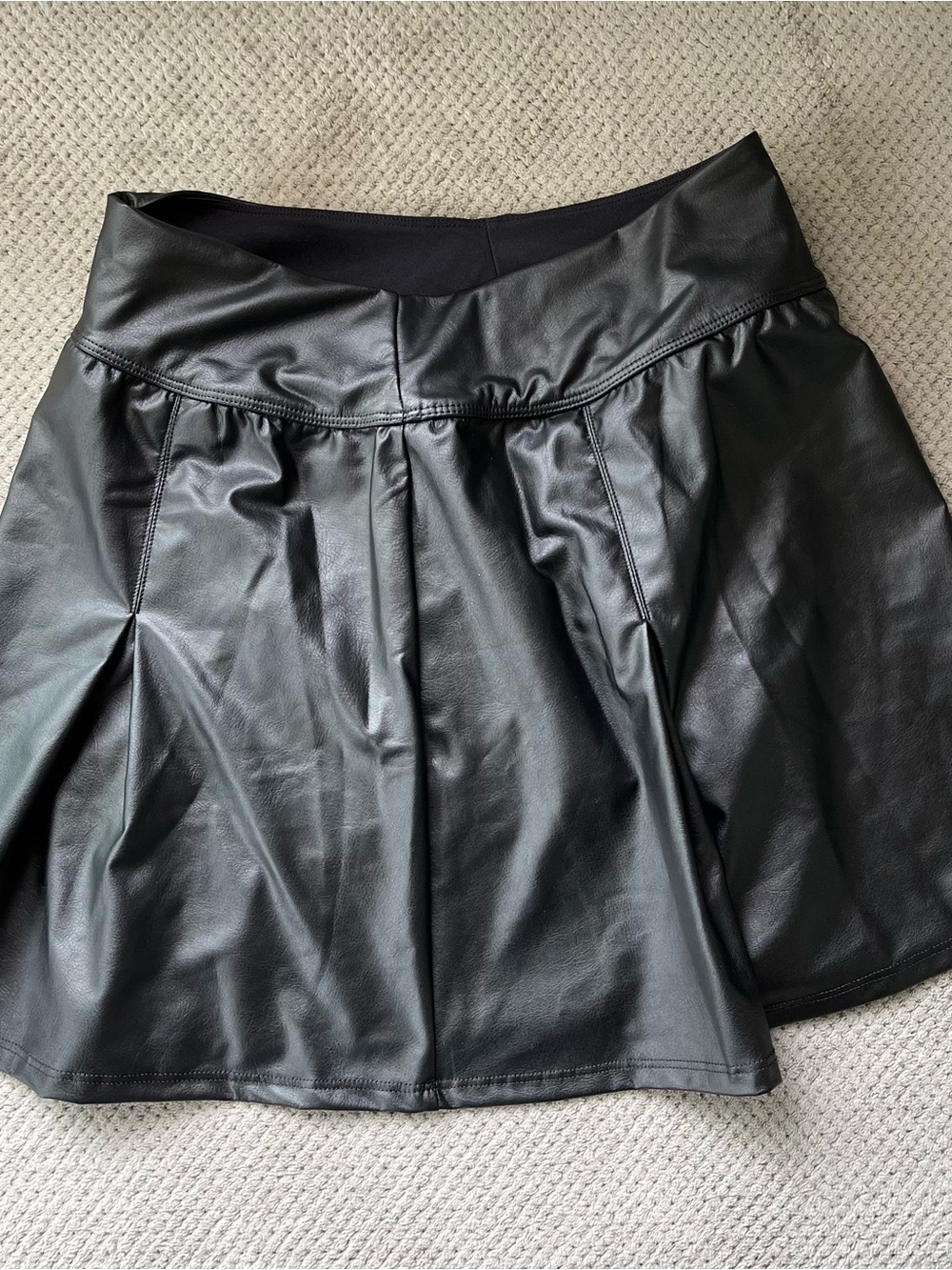 Offline By Aerie Real Luxe Vegan Leather Skort Womens S Black Gothic Festival - Picture 6 of 10